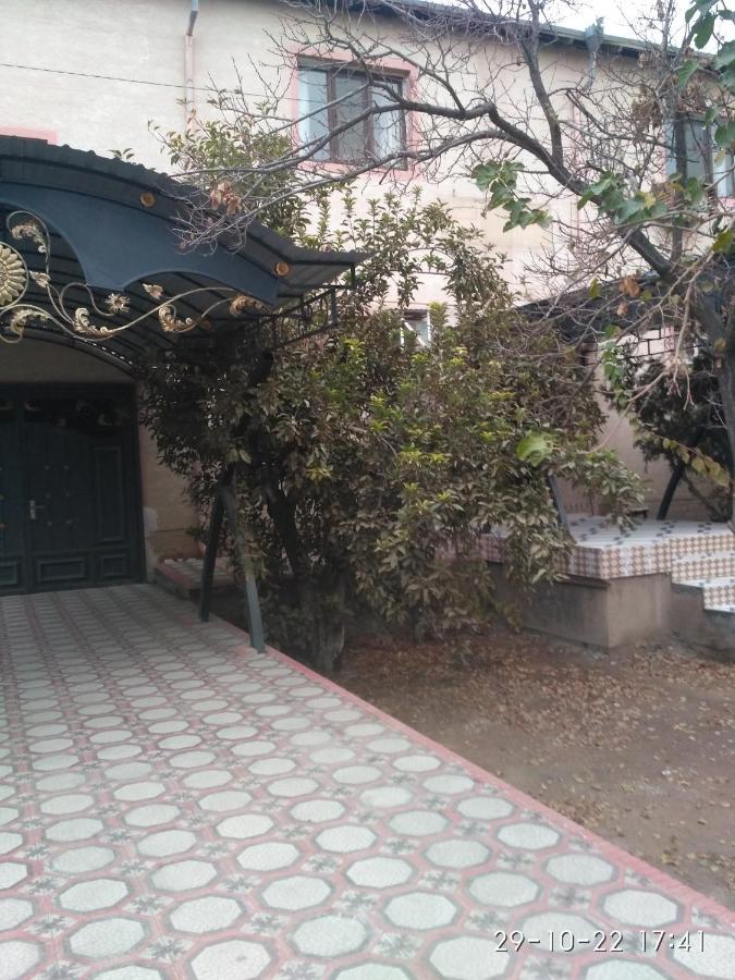 Western House Bed & Breakfast Qorowul Екстериор снимка